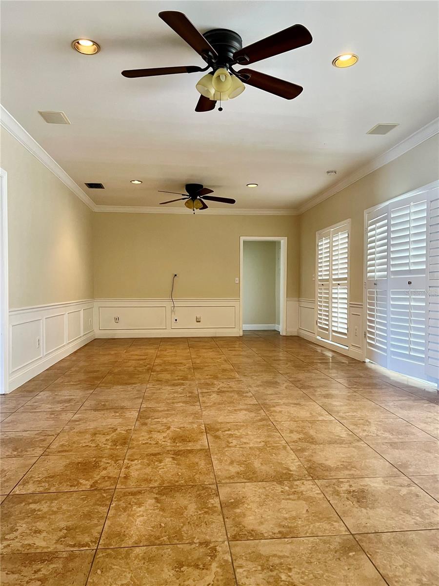 Listing photo id 7 for 3913 Northampton Way