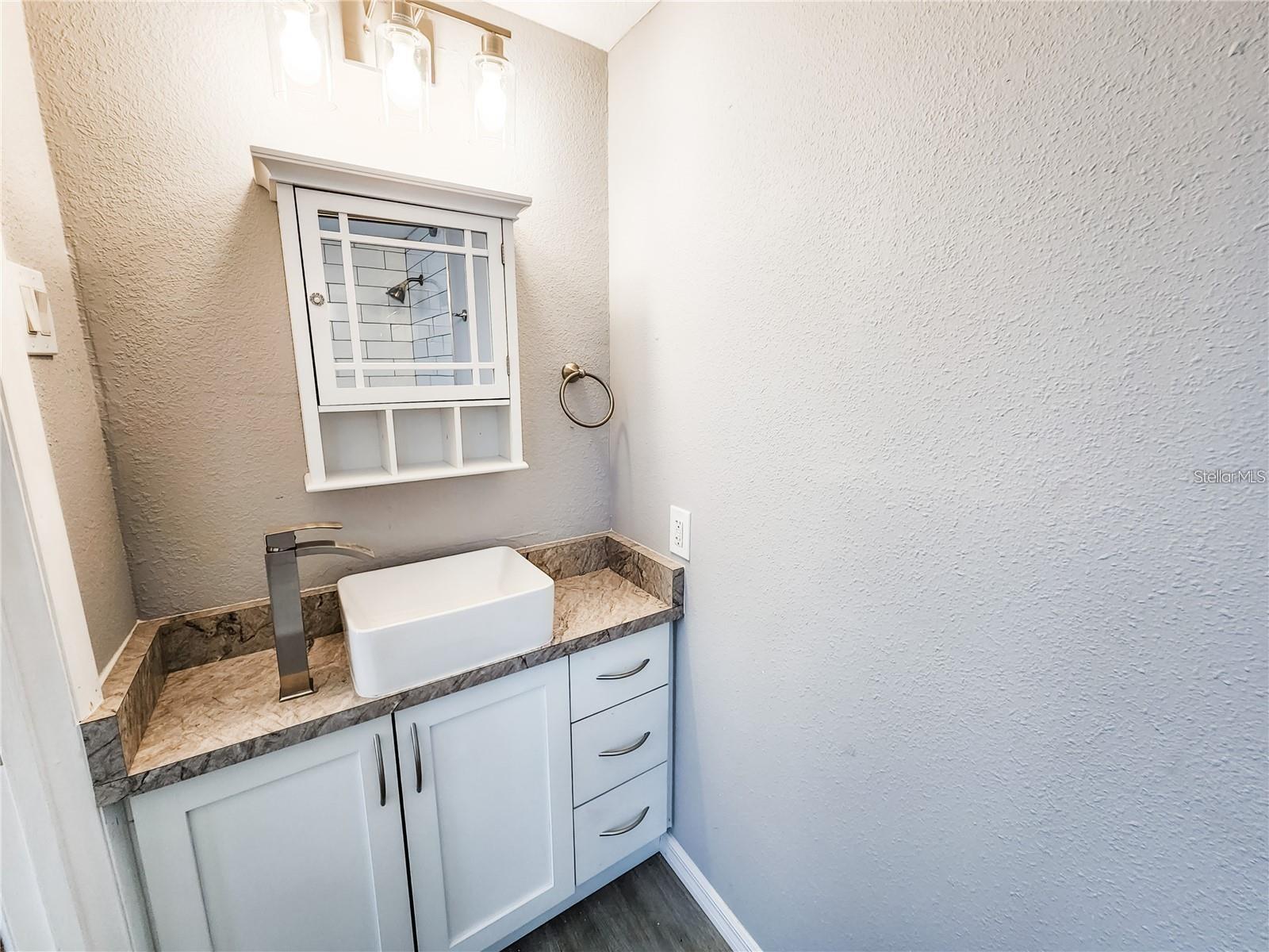 Image 21 of 34 For 825 Kenilworth Terrace