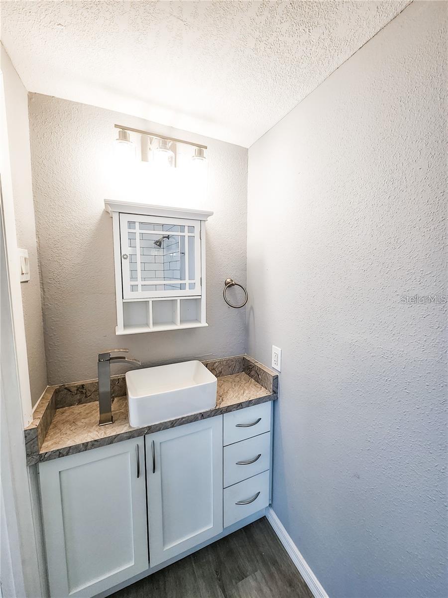Image 22 of 34 For 825 Kenilworth Terrace