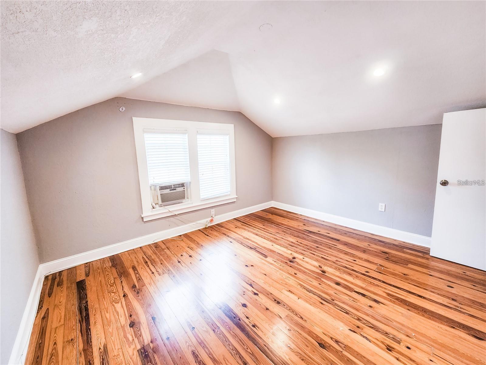 Image 23 of 34 For 825 Kenilworth Terrace