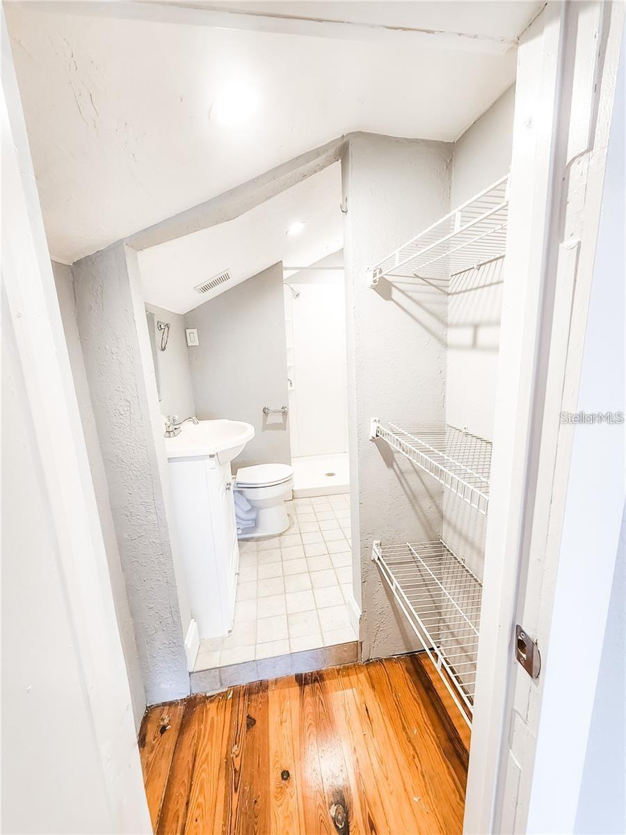 Image 24 of 34 For 825 Kenilworth Terrace