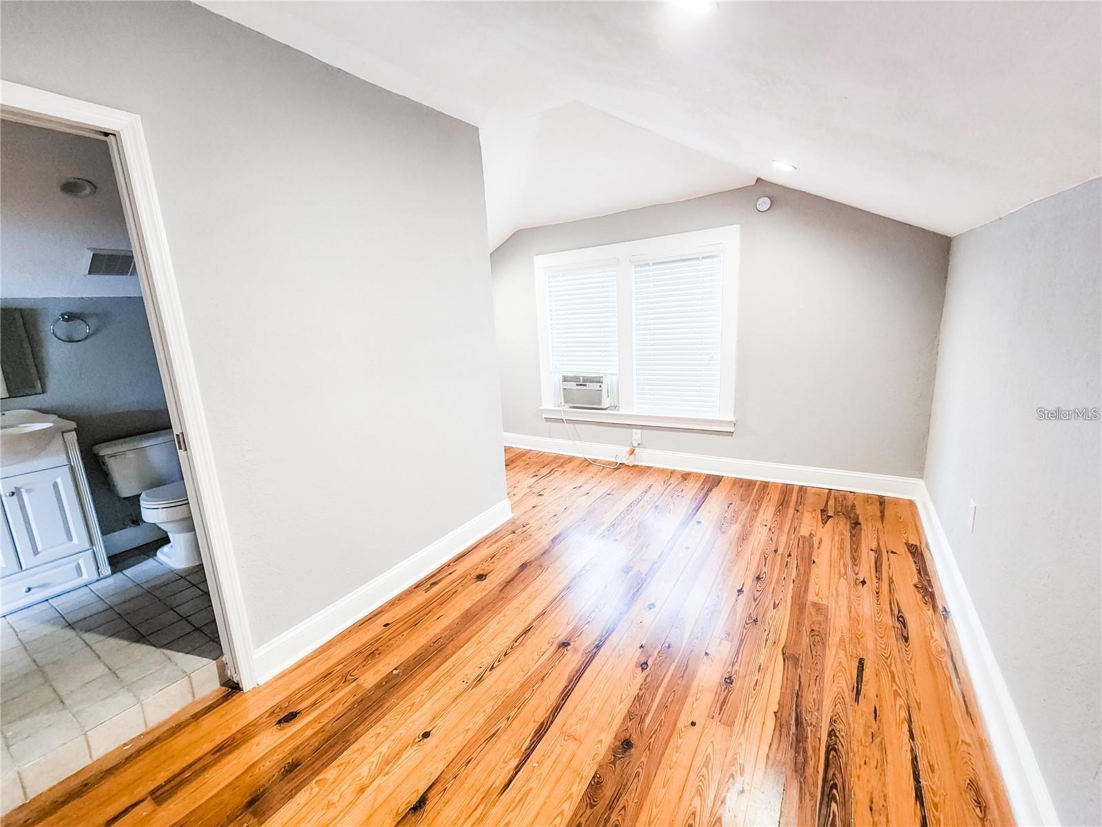 Image 28 of 34 For 825 Kenilworth Terrace