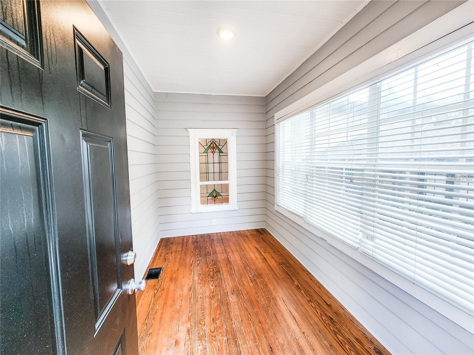 Image 3 of 34 For 825 Kenilworth Terrace
