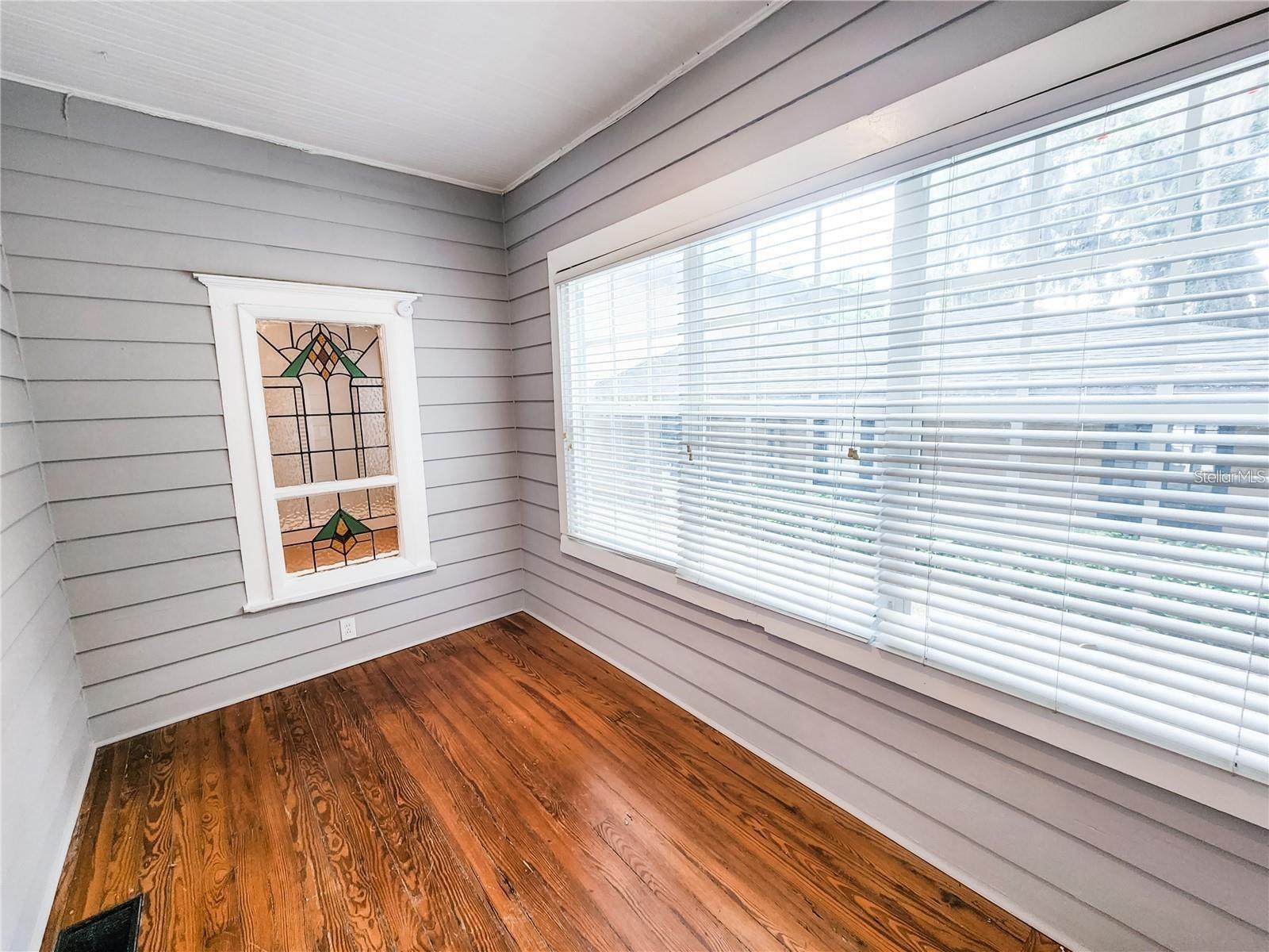 Image 4 of 34 For 825 Kenilworth Terrace
