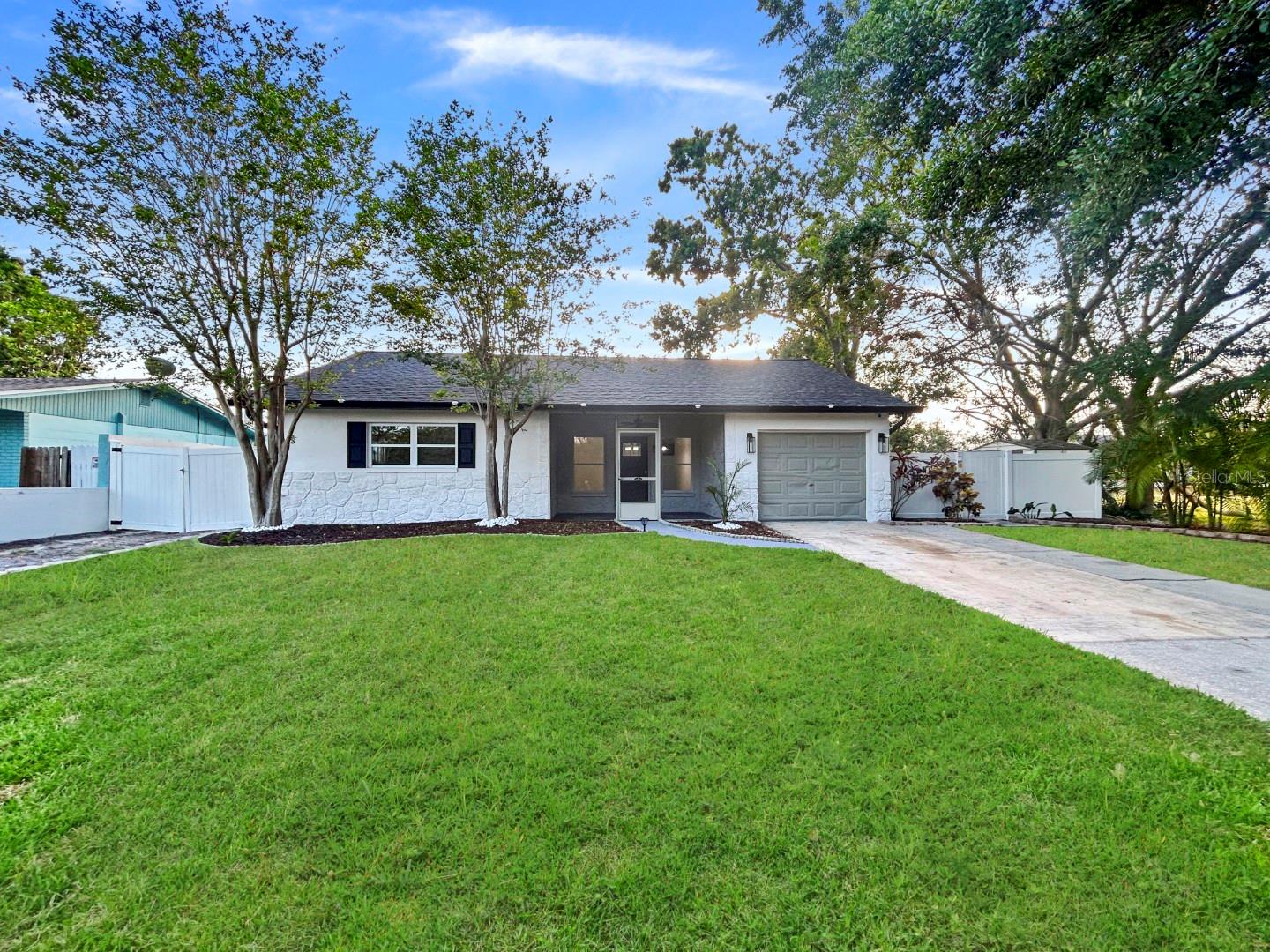 Details for 7490 Locust Street Ne, ST PETERSBURG, FL 33702