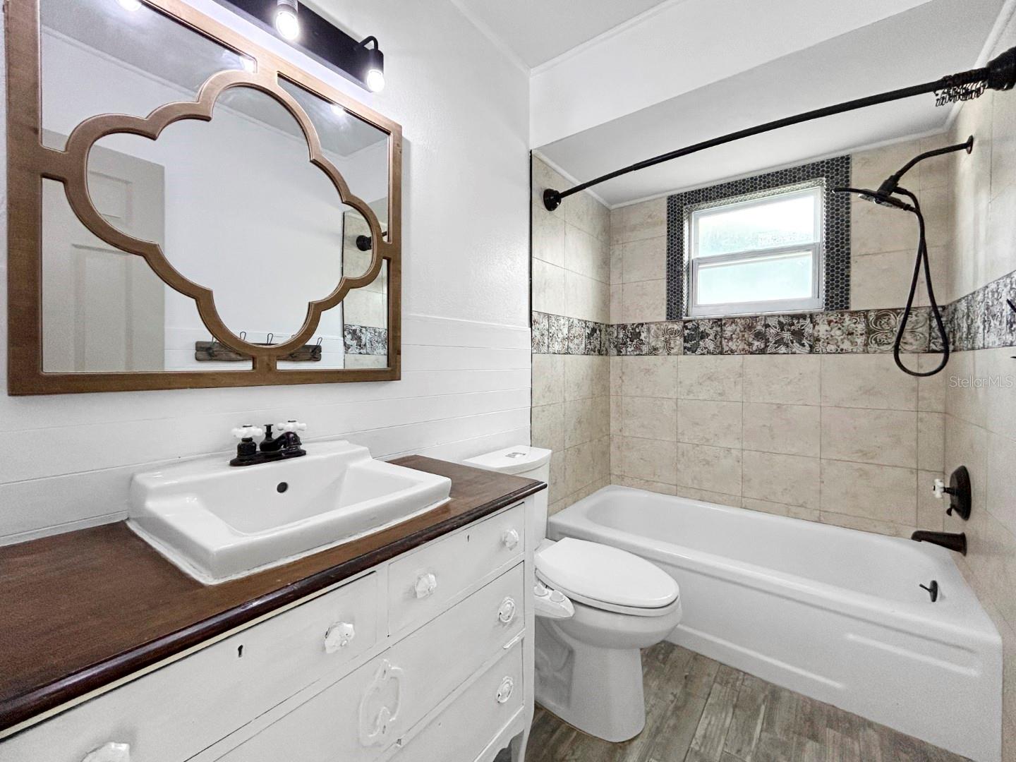 Image 13 of 40 For 7490 Locust Street Ne