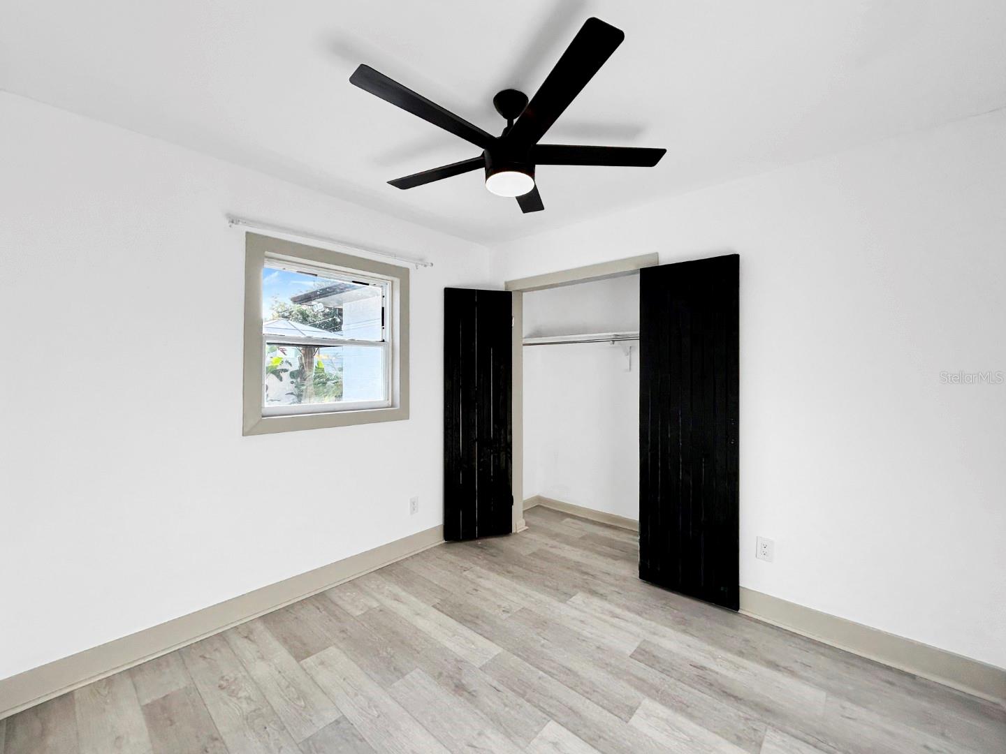 Image 15 of 40 For 7490 Locust Street Ne