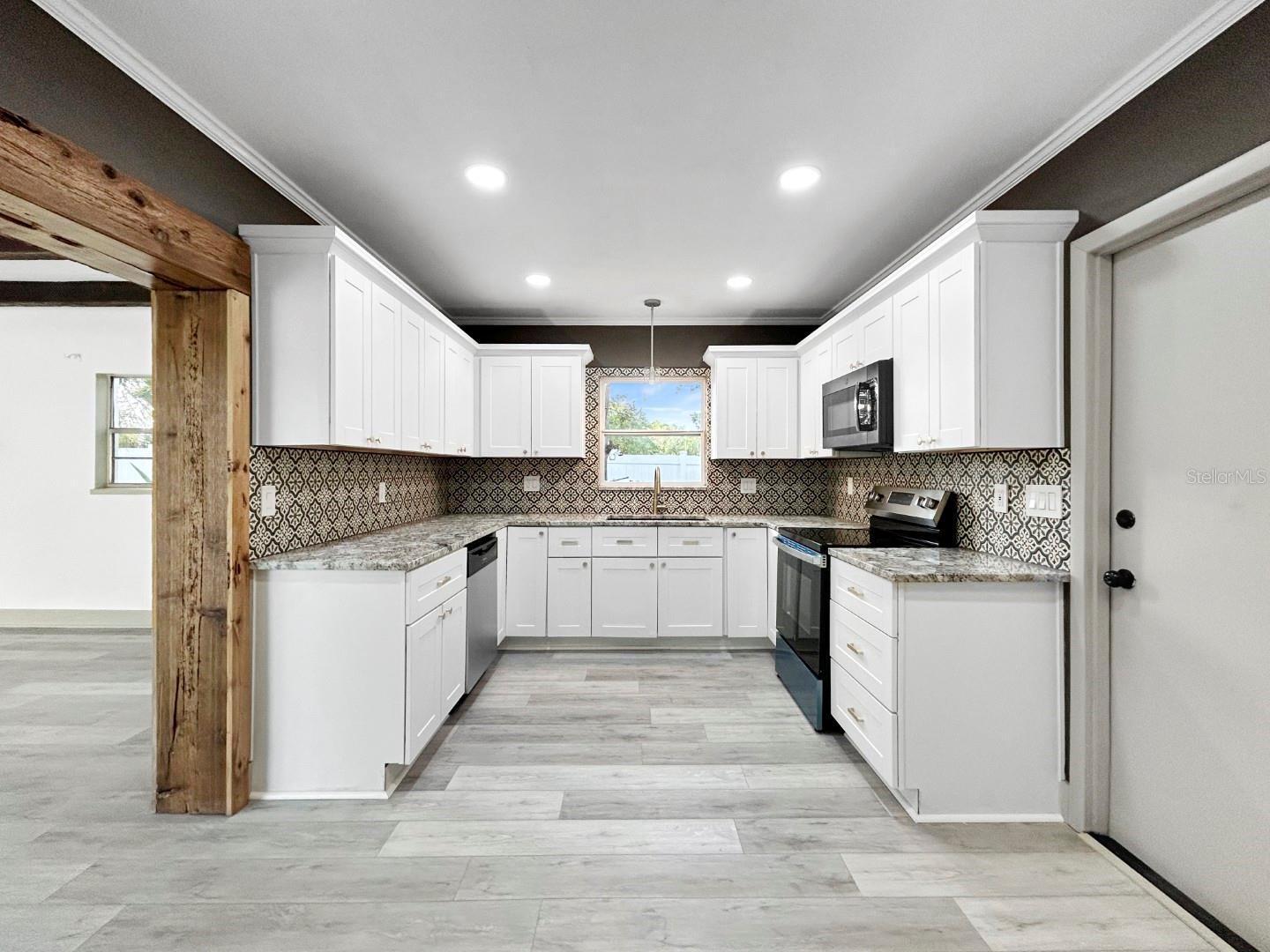 Image 22 of 40 For 7490 Locust Street Ne