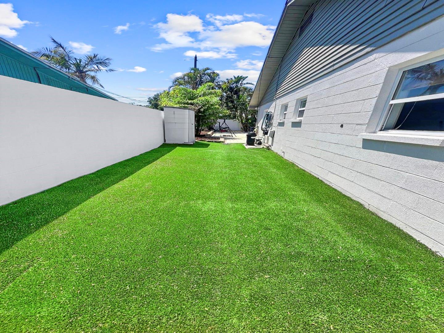 Image 32 of 40 For 7490 Locust Street Ne