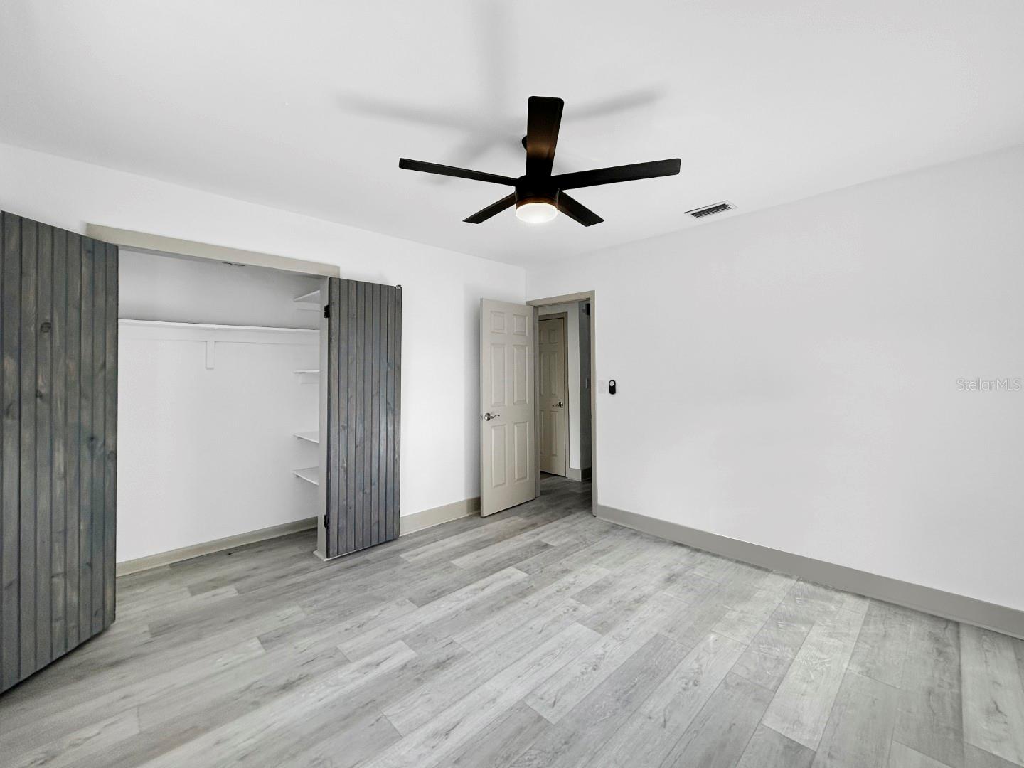 Image 4 of 40 For 7490 Locust Street Ne