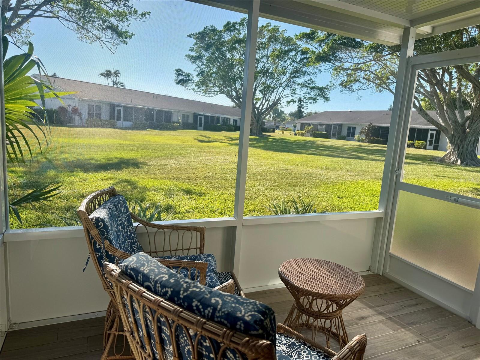 Image 16 of 26 For 1348 Myerlee Gardens Avenue