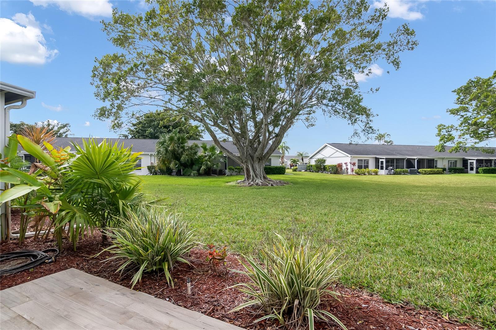 Image 18 of 26 For 1348 Myerlee Gardens Avenue