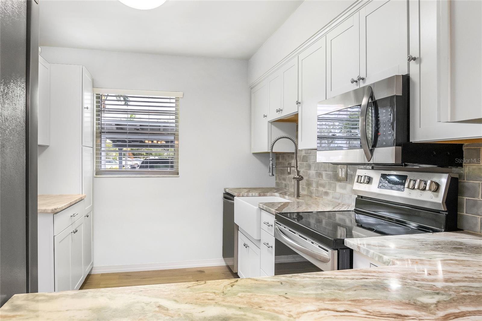 Image 6 of 26 For 1348 Myerlee Gardens Avenue