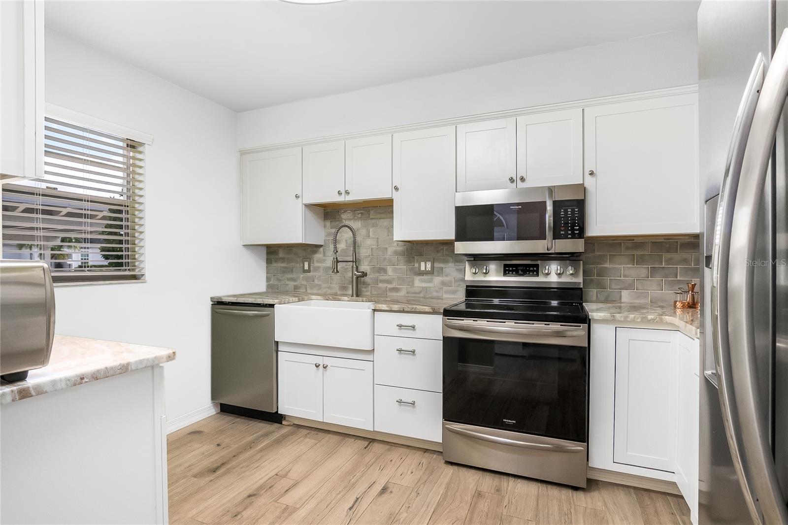 Image 8 of 26 For 1348 Myerlee Gardens Avenue