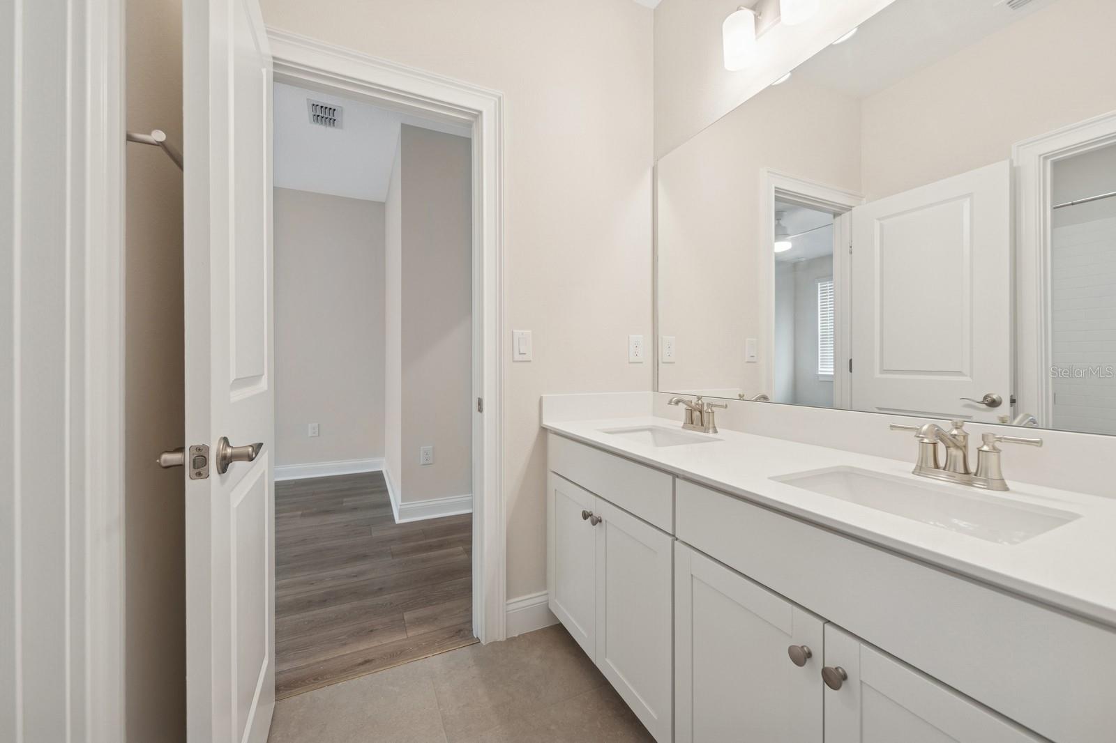Image 15 of 39 For 13187 Telsen Street 38
