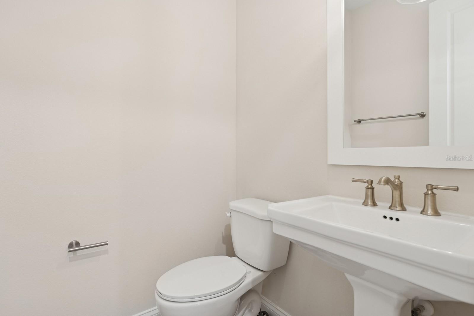 Image 30 of 39 For 13187 Telsen Street 38