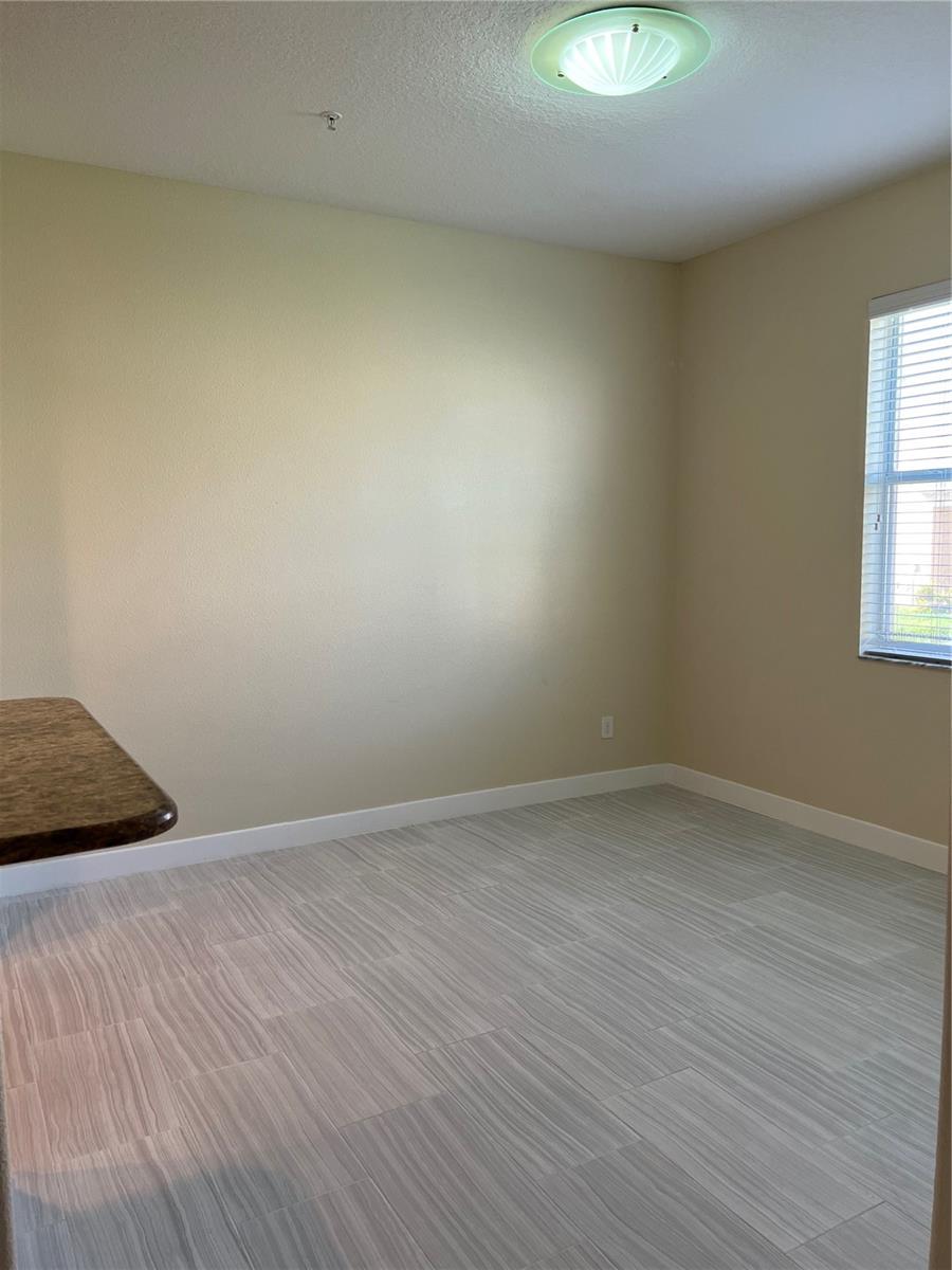 Image 5 of 13 For 15511 Campden Street