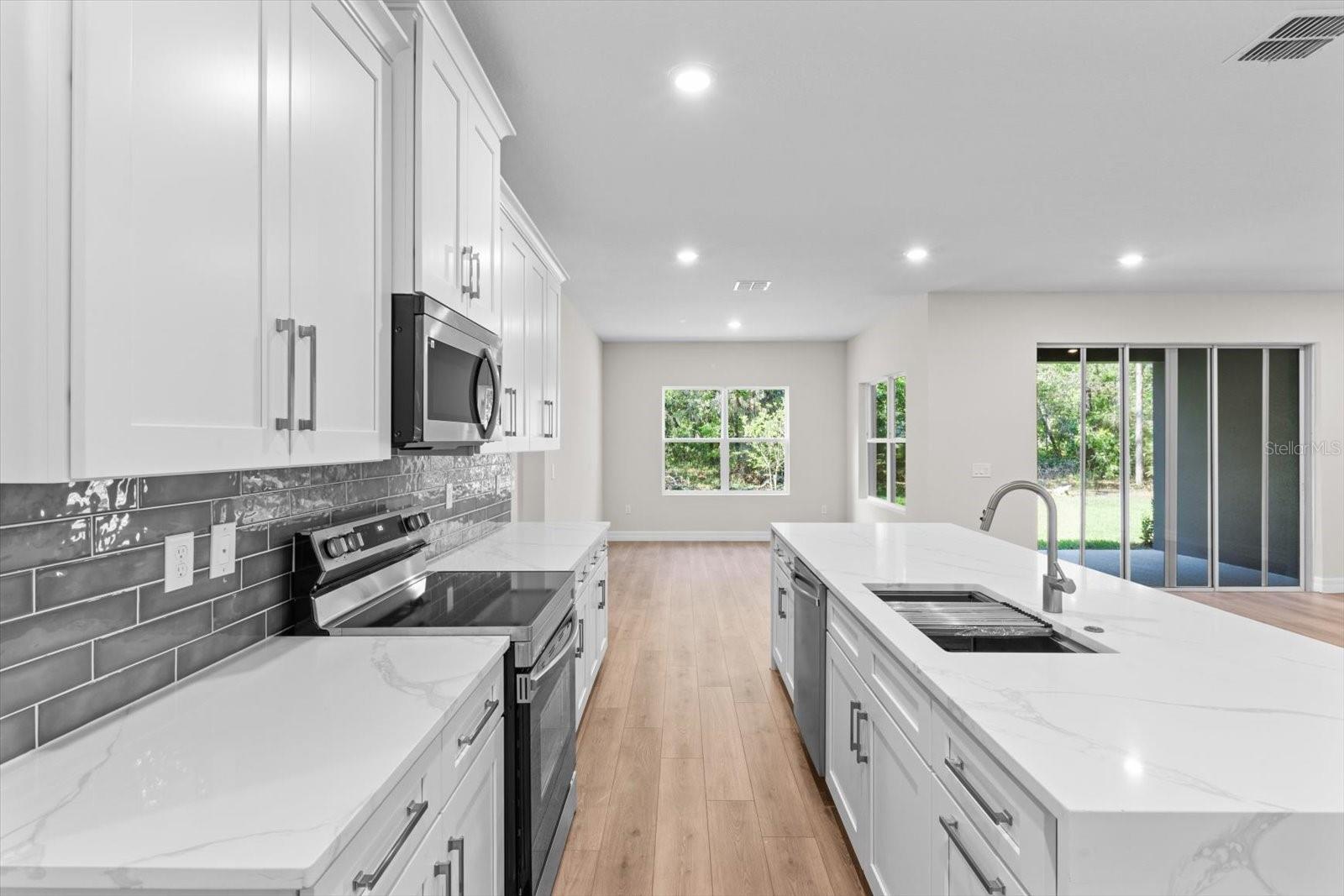 Image 15 of 54 For 9 Stokesia Court S