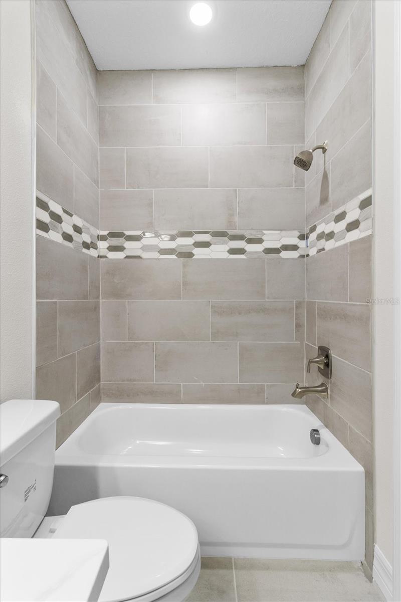 Image 32 of 54 For 9 Stokesia Court S