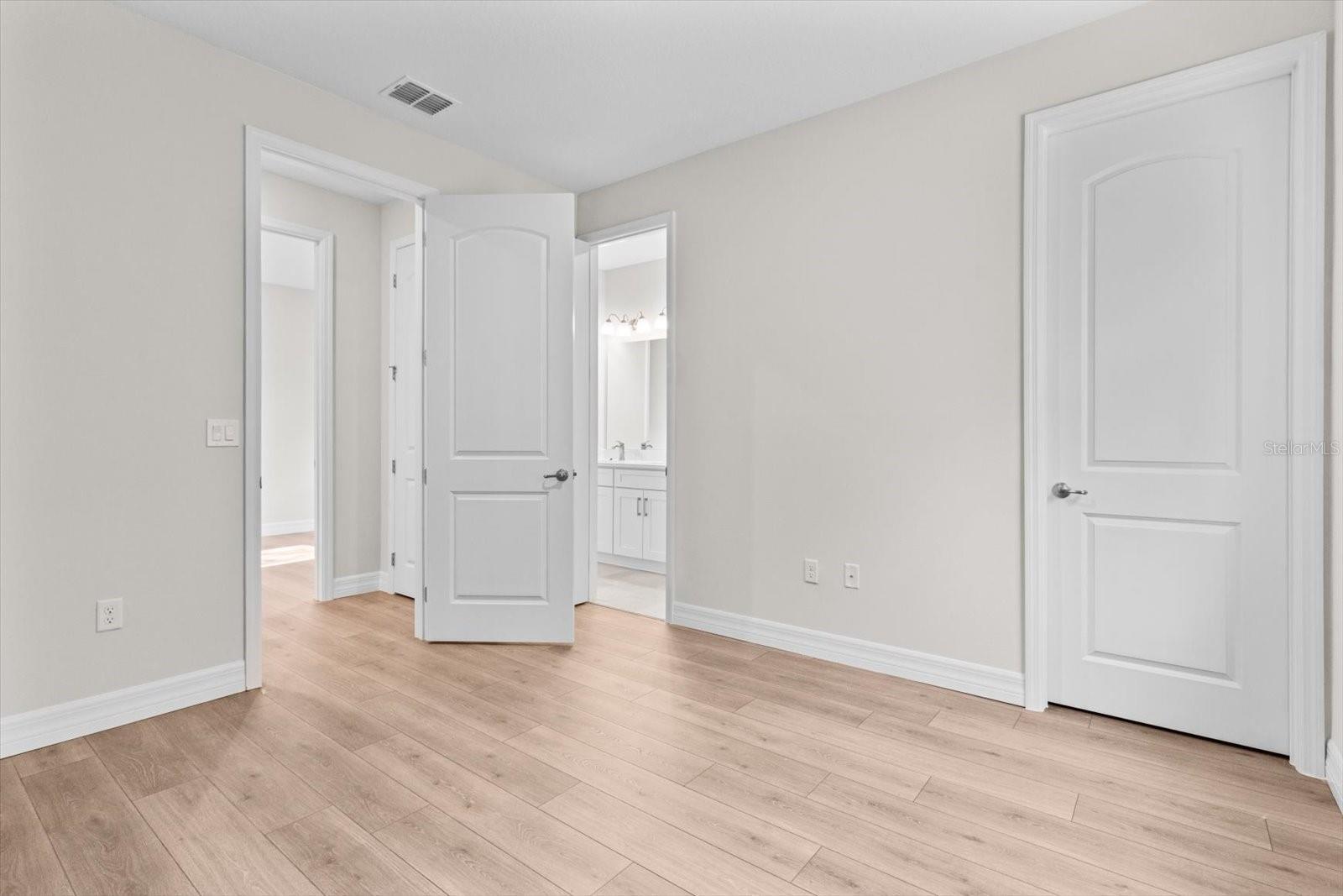Image 34 of 54 For 9 Stokesia Court S