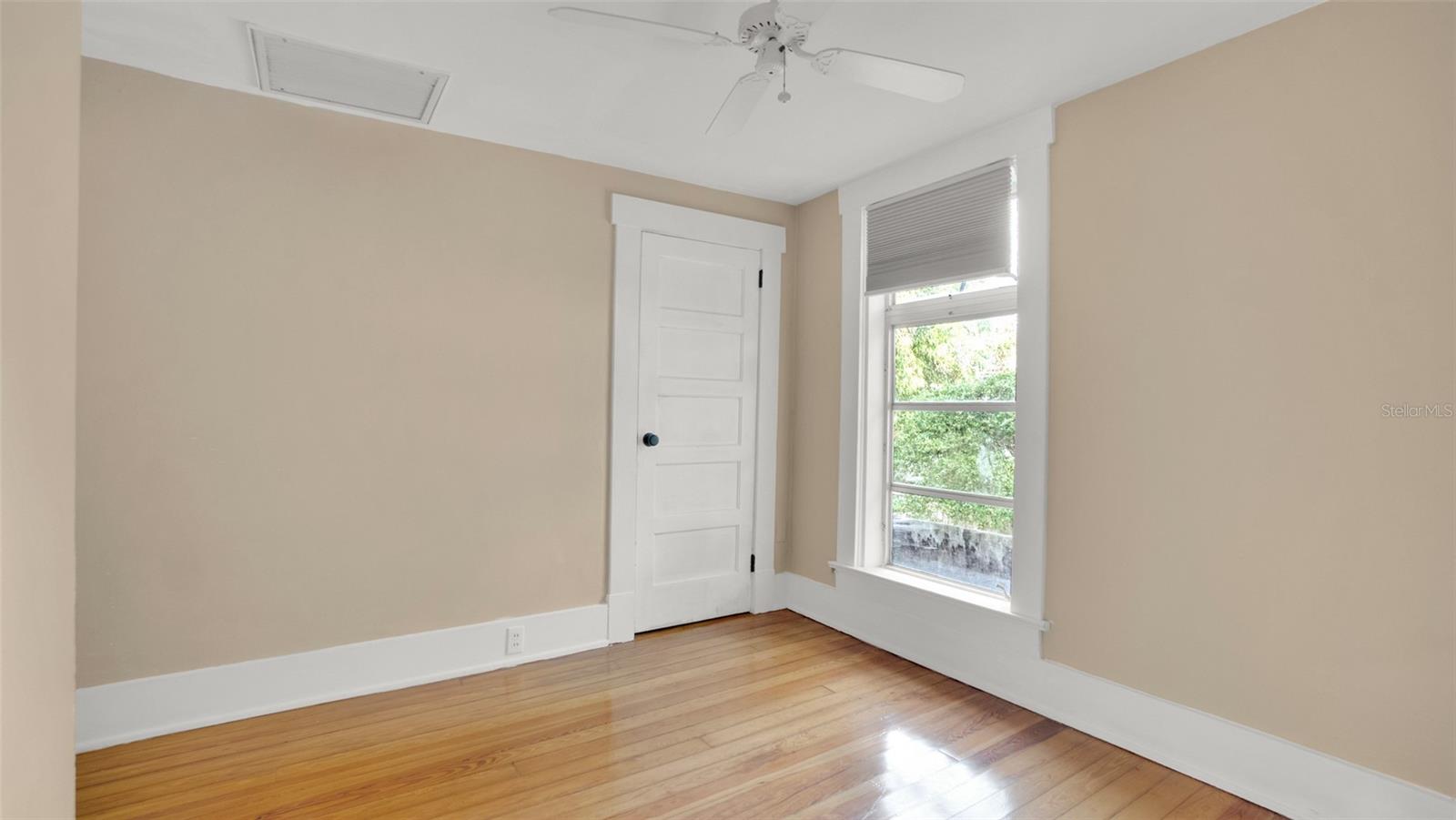 Image 21 of 30 For 341 Hillman Avenue