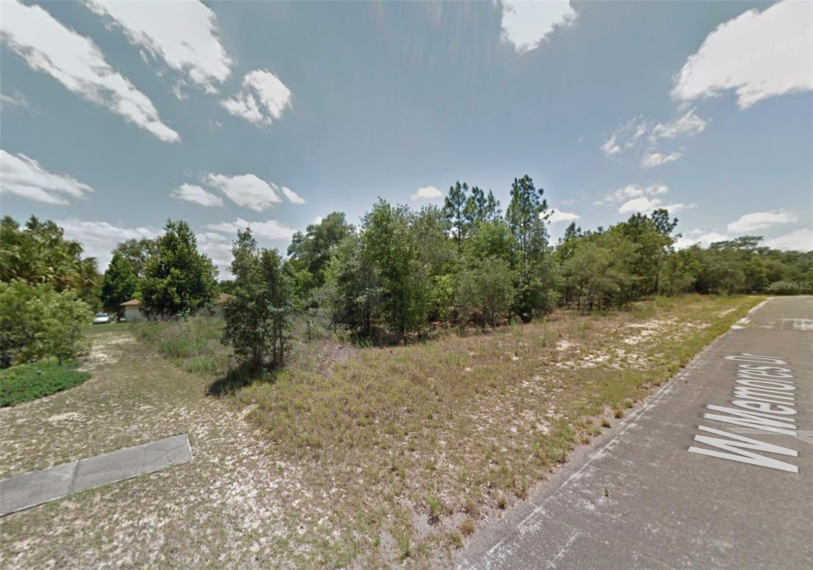 Listing photo id 4 for 2380 Menores Drive