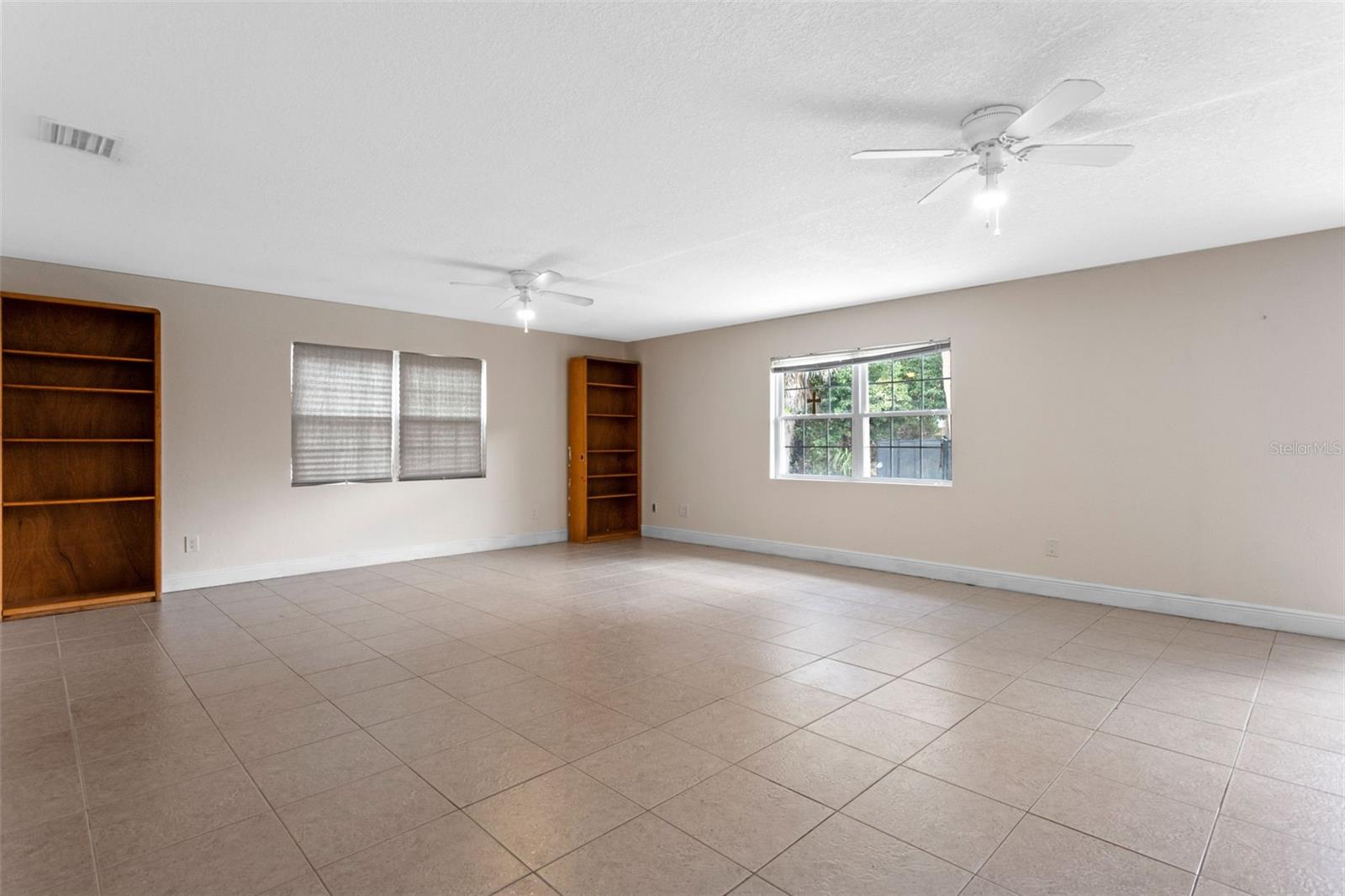 Image 16 of 61 For 820 Hobson Street