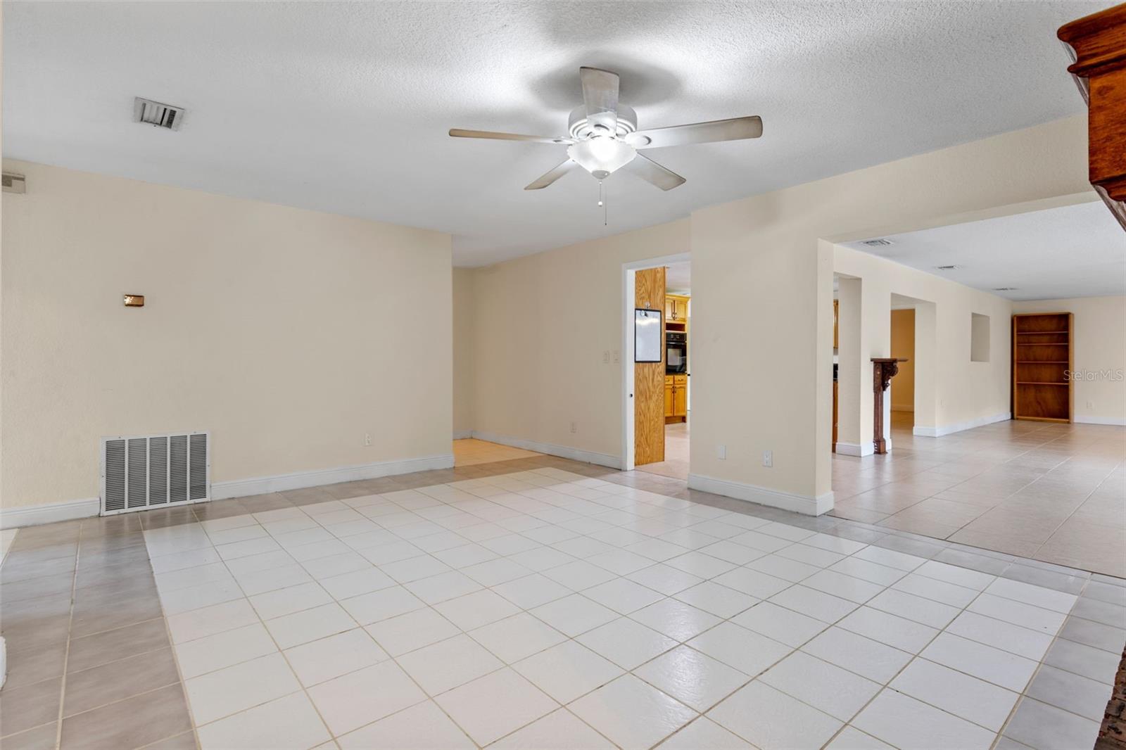 Image 4 of 61 For 820 Hobson Street