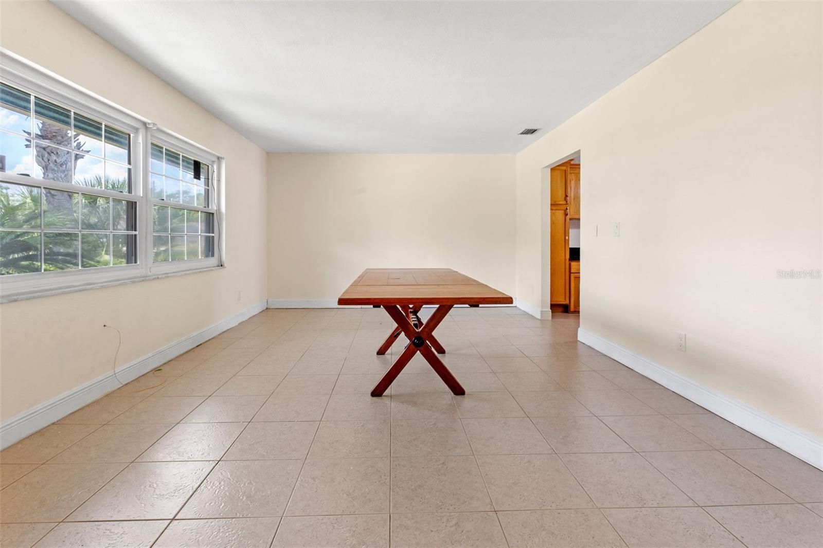 Image 9 of 61 For 820 Hobson Street