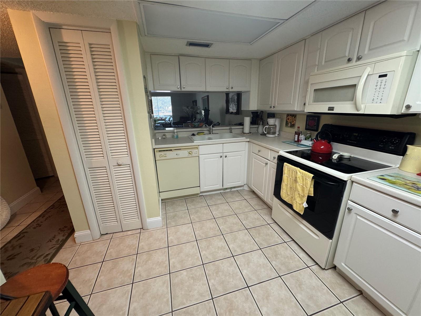 Image 3 of 14 For 129 Caryl Way 129
