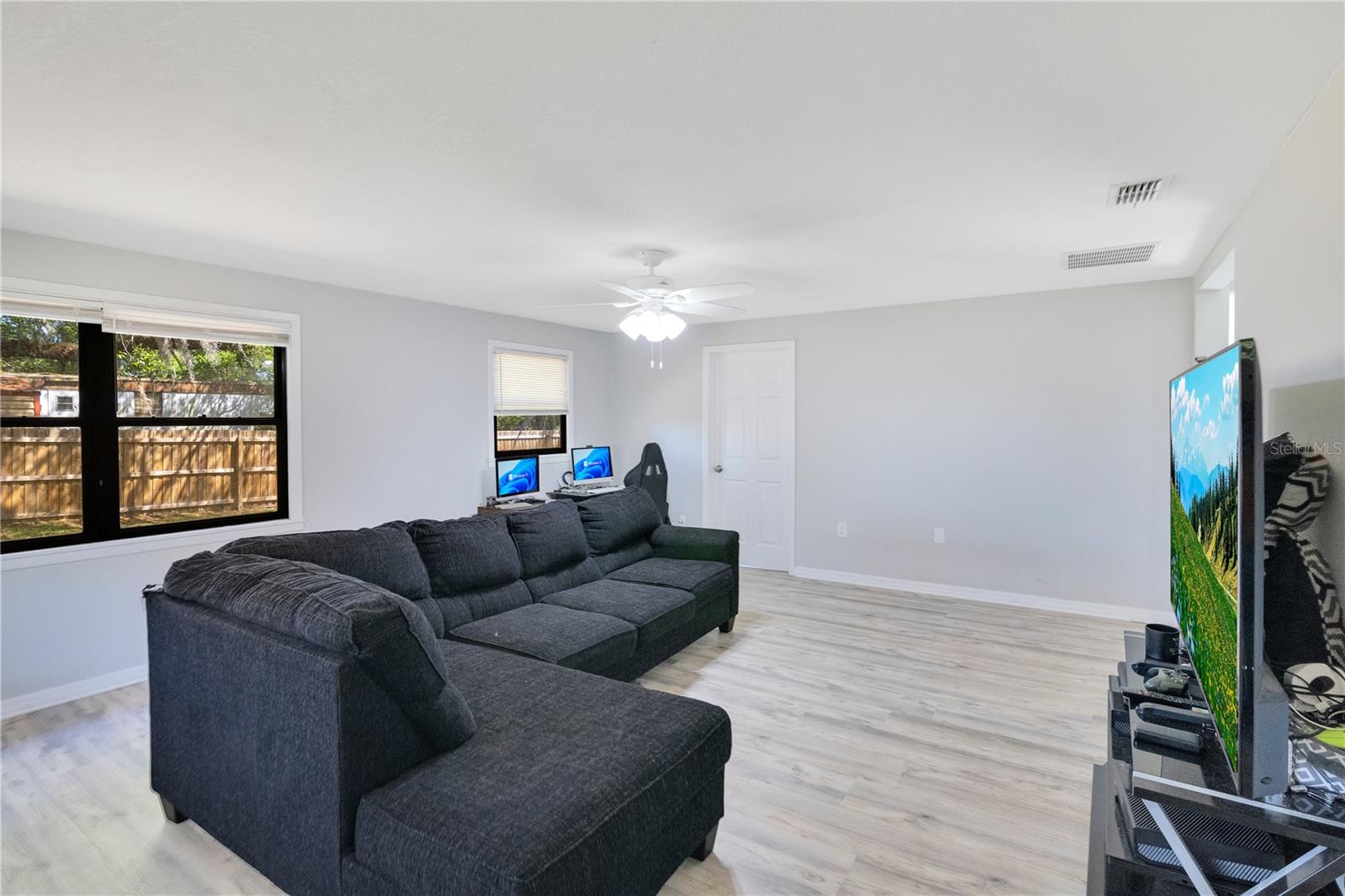 Image 11 of 26 For 2927 Ahern Drive