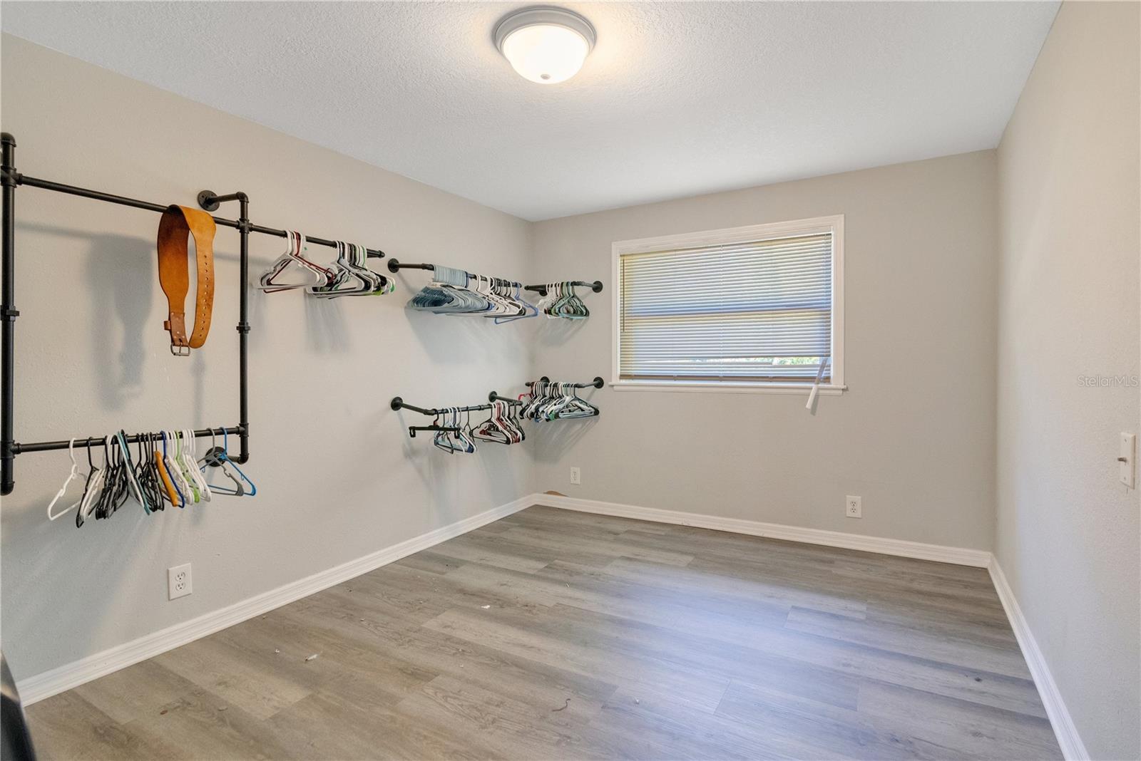 Image 17 of 26 For 2927 Ahern Drive