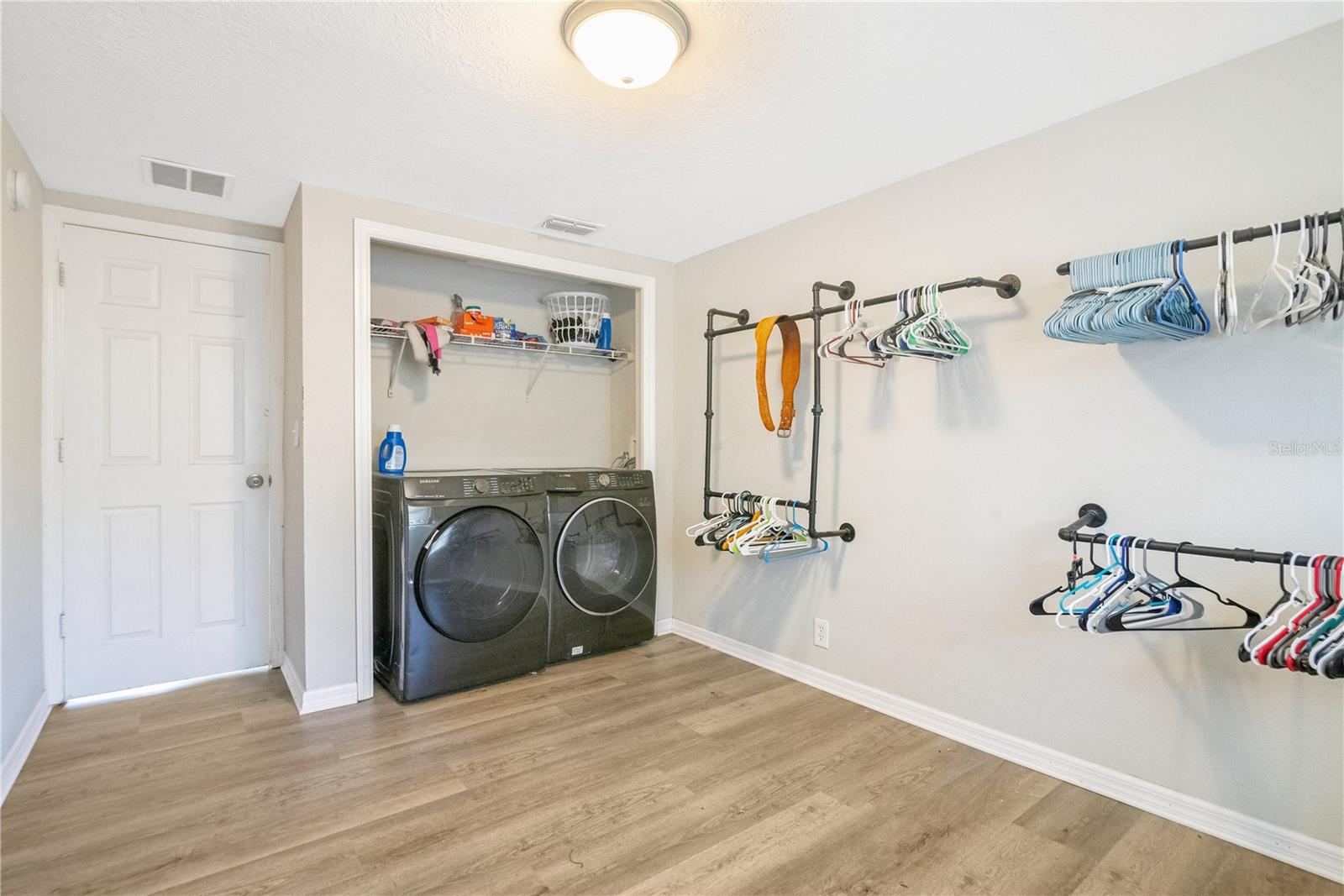 Image 18 of 26 For 2927 Ahern Drive
