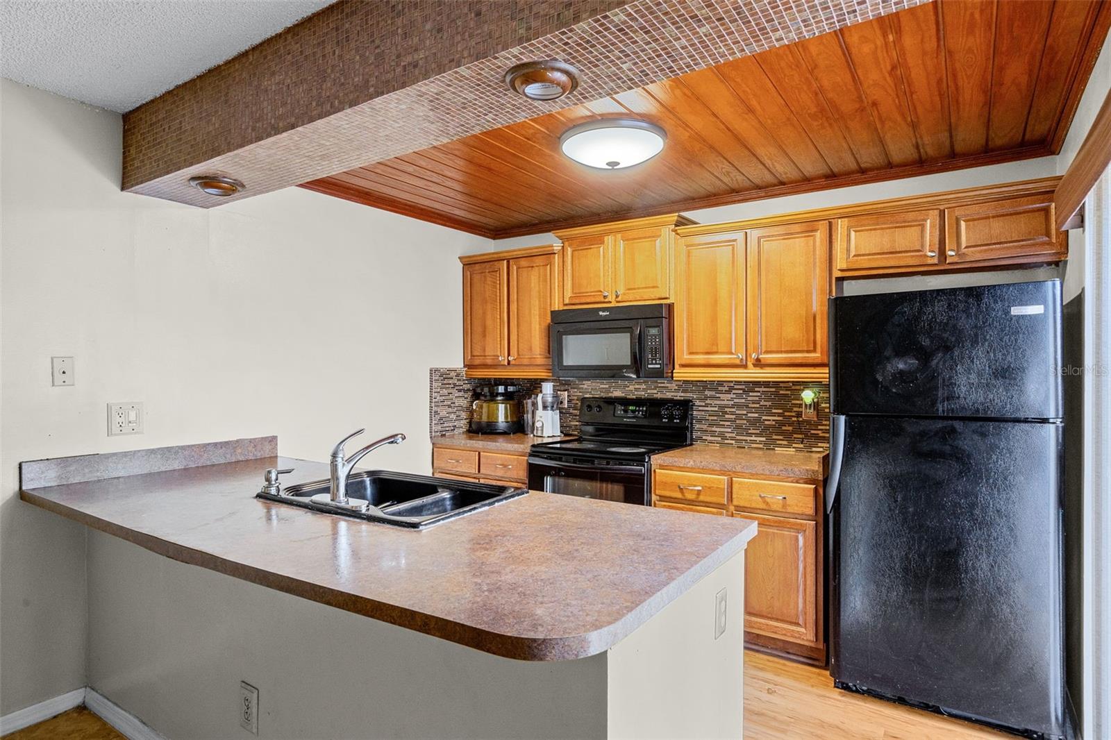 Image 10 of 41 For 917 Royal Oak Boulevard
