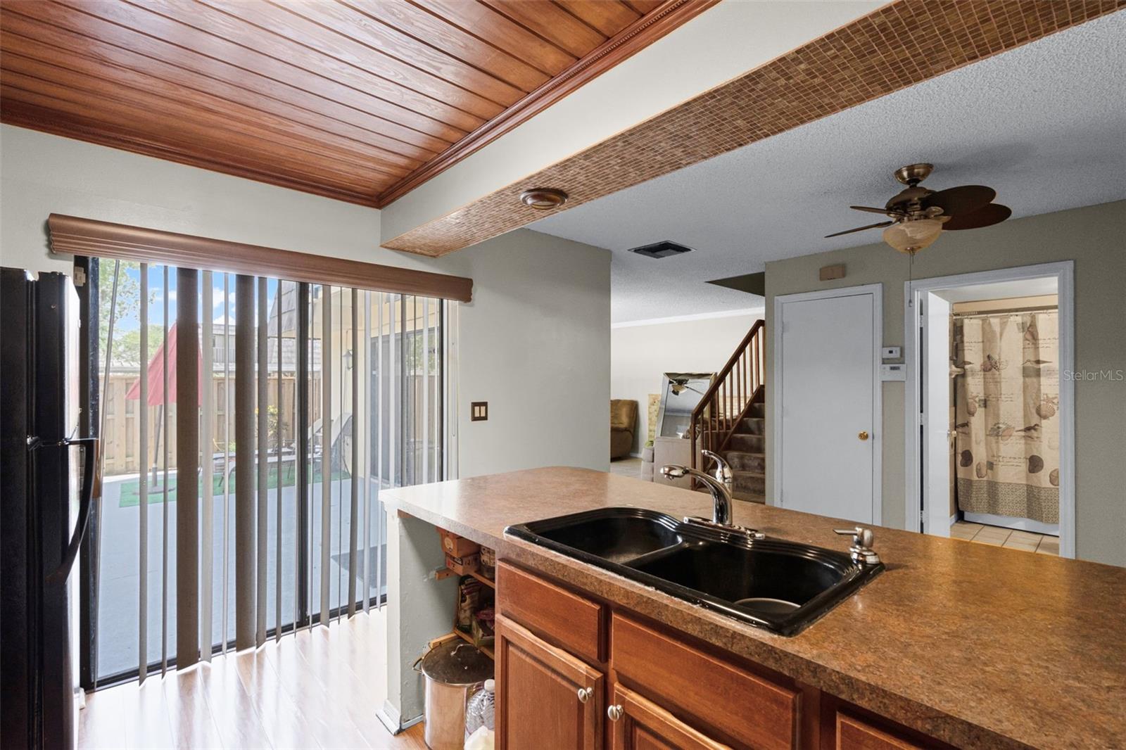 Image 12 of 41 For 917 Royal Oak Boulevard