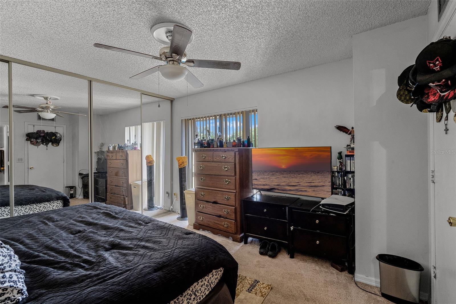 Image 15 of 41 For 917 Royal Oak Boulevard