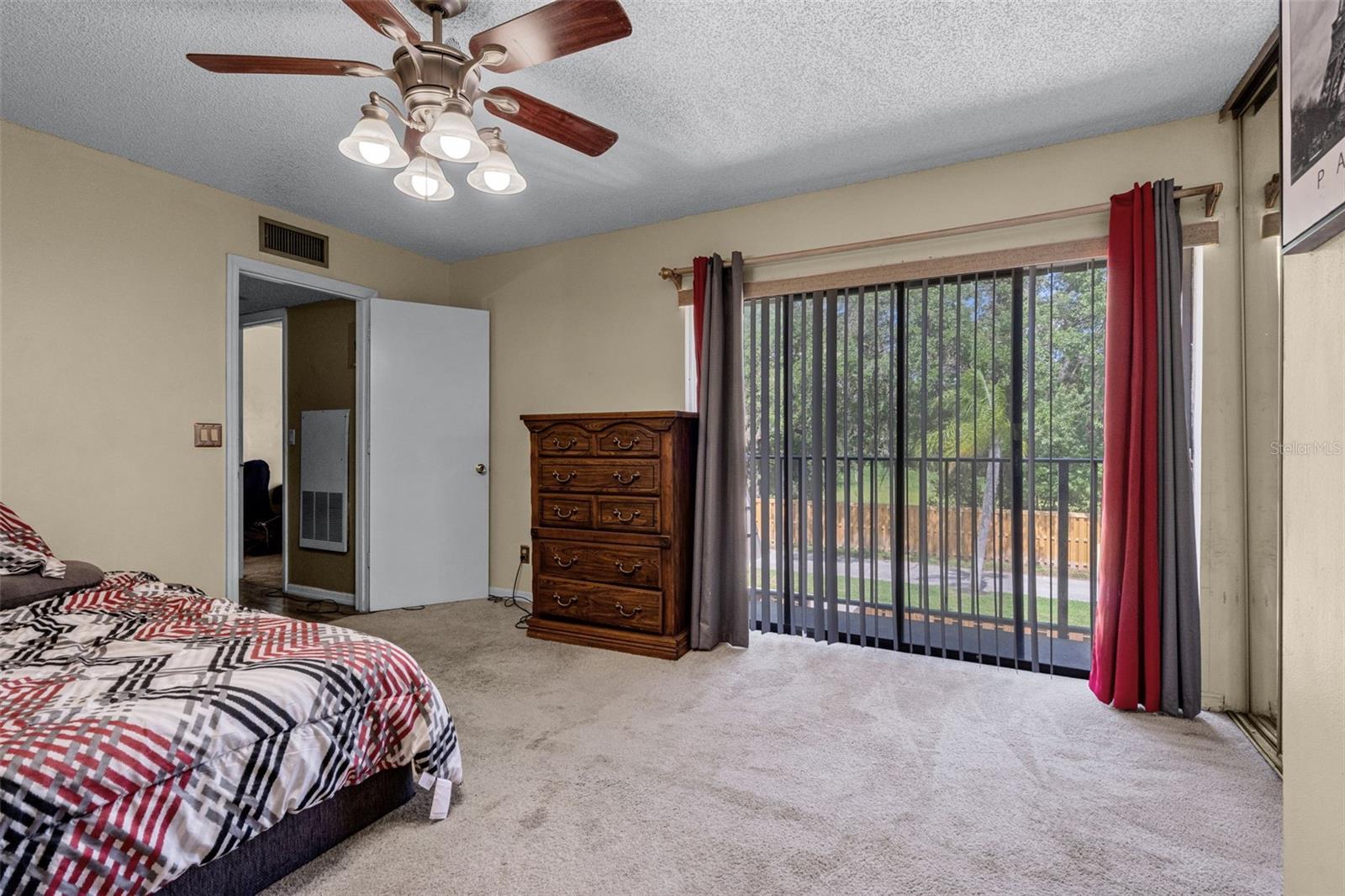 Image 20 of 41 For 917 Royal Oak Boulevard