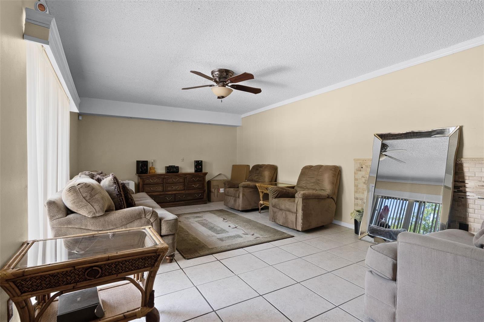 Image 4 of 41 For 917 Royal Oak Boulevard