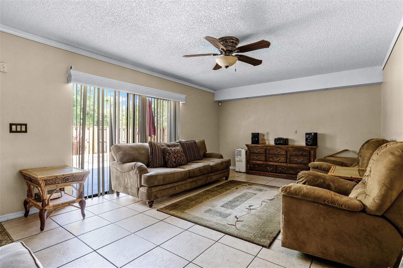 Image 5 of 41 For 917 Royal Oak Boulevard