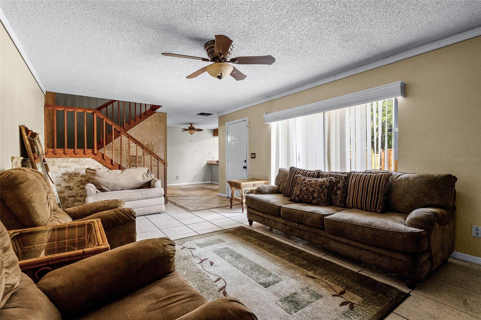 Image 6 of 41 For 917 Royal Oak Boulevard