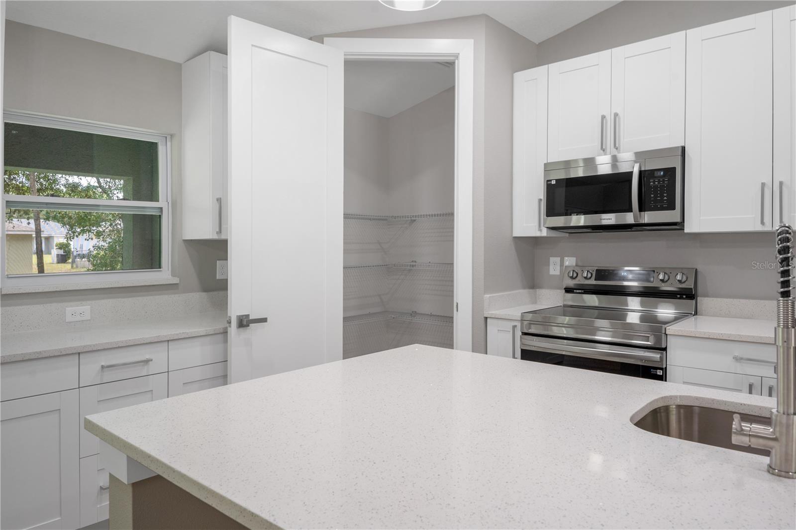 Listing photo id 11 for 274 Bolero Place
