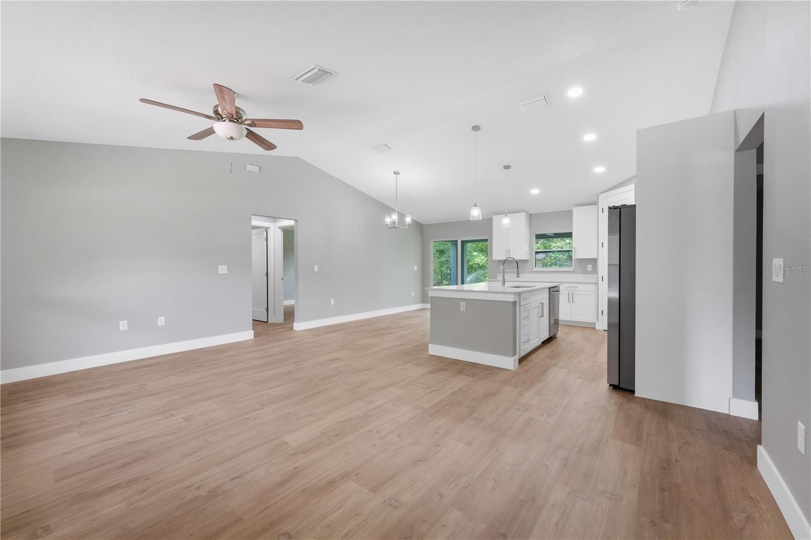 Listing photo id 3 for 274 Bolero Place