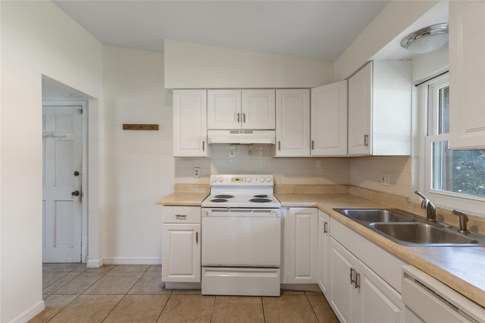 Image 9 of 26 For 891 Wayman Street