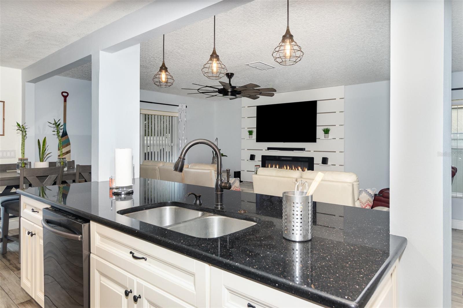 Image 9 of 33 For 2117 Stone Abbey Boulevard