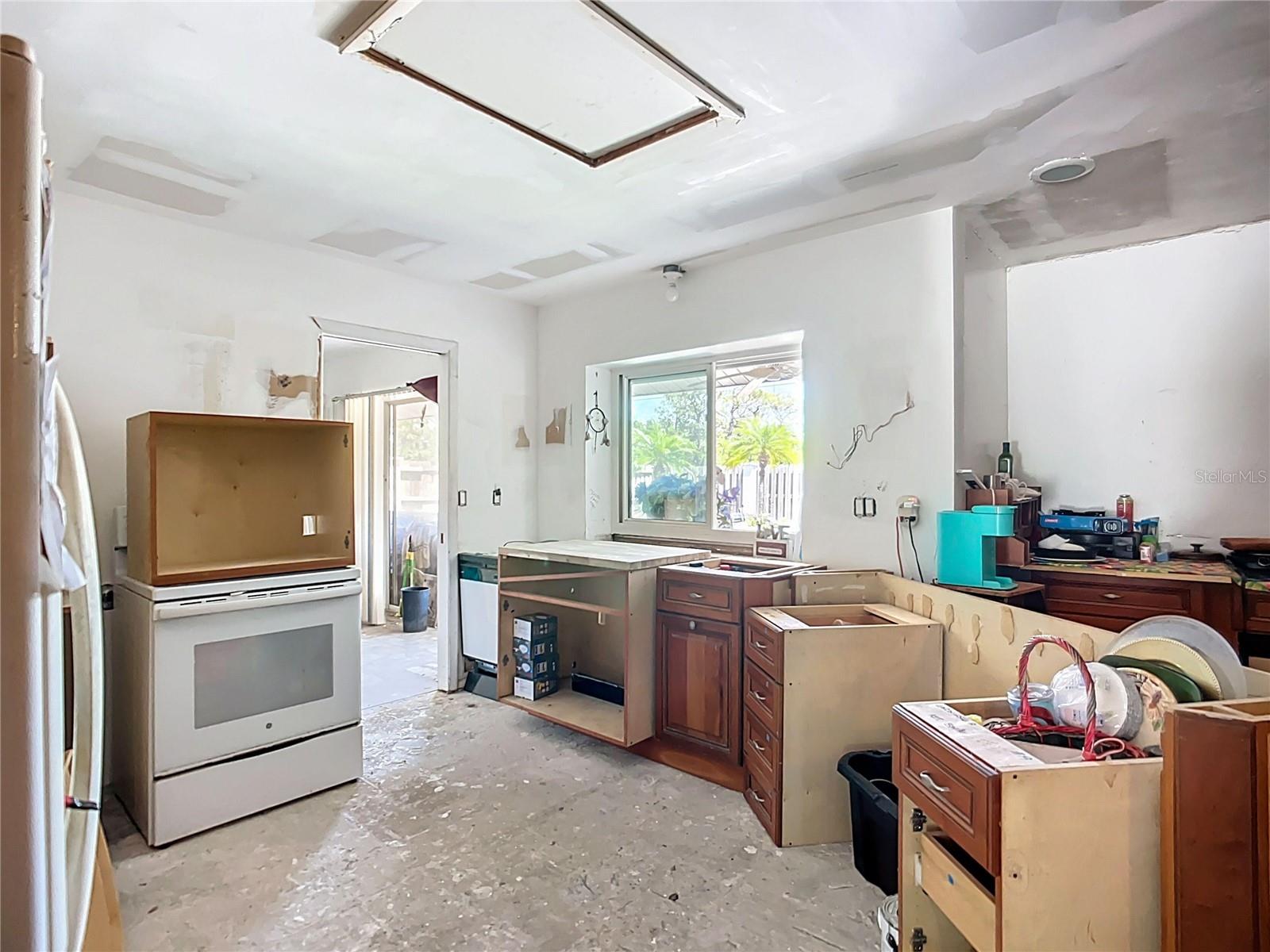 Image 13 of 39 For 1369 Brookside Drive