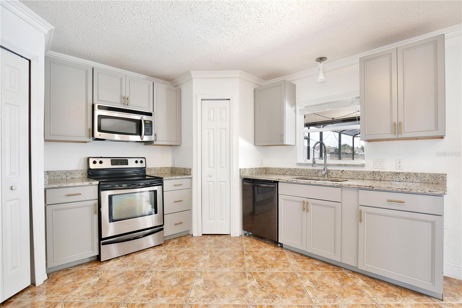Image 13 of 49 For 629 Milford Drive