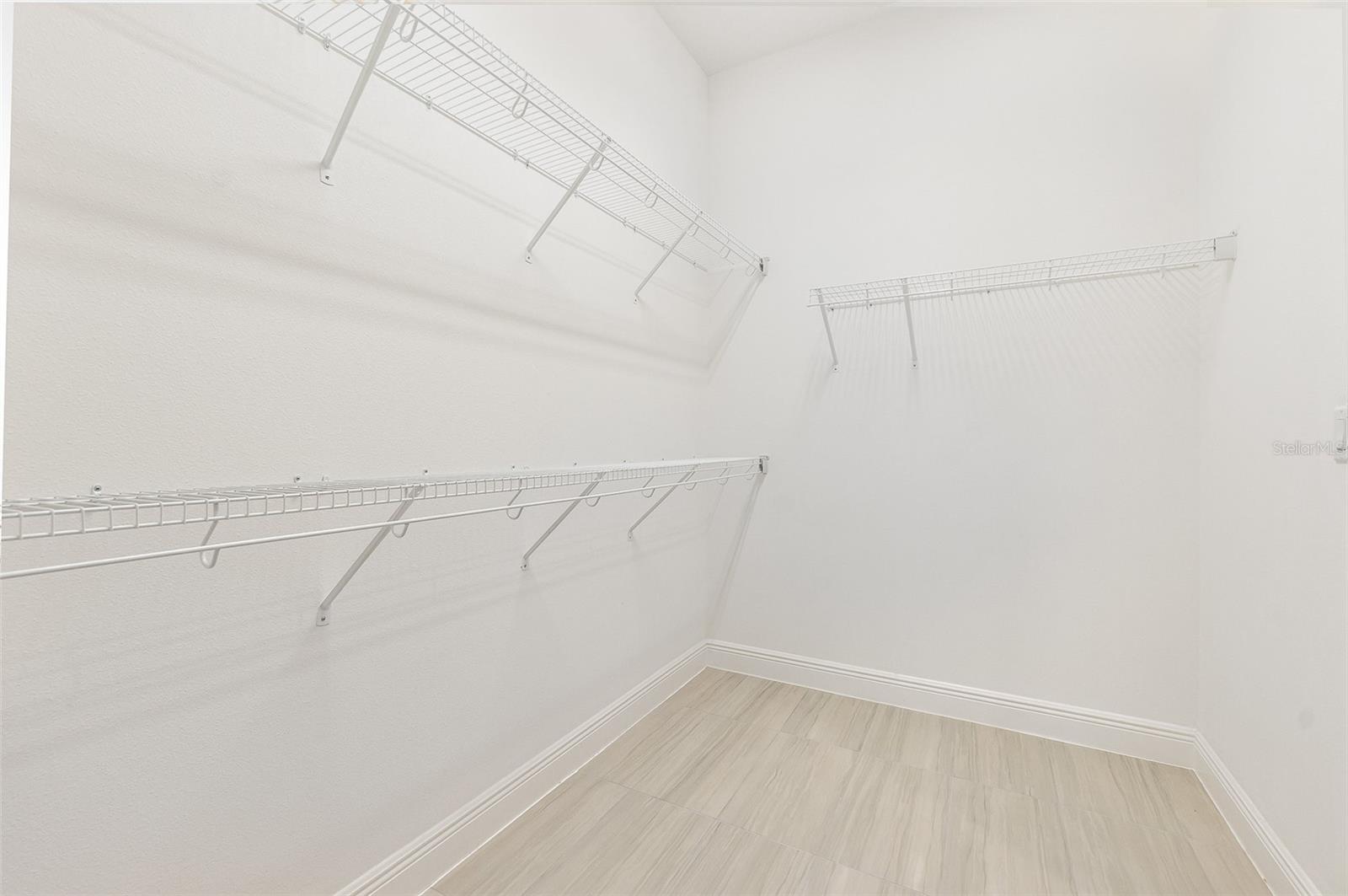 Image 17 of 40 For 10266r Beechwood Lane