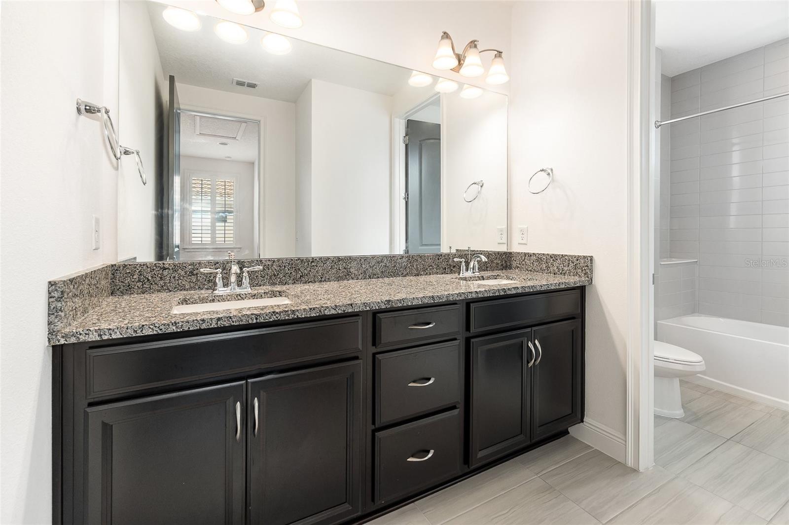 Image 25 of 40 For 10266r Beechwood Lane