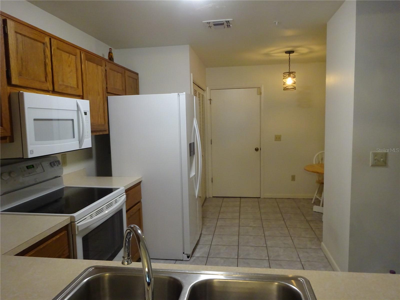 Image 3 of 27 For 672 Post Oak Circle 106