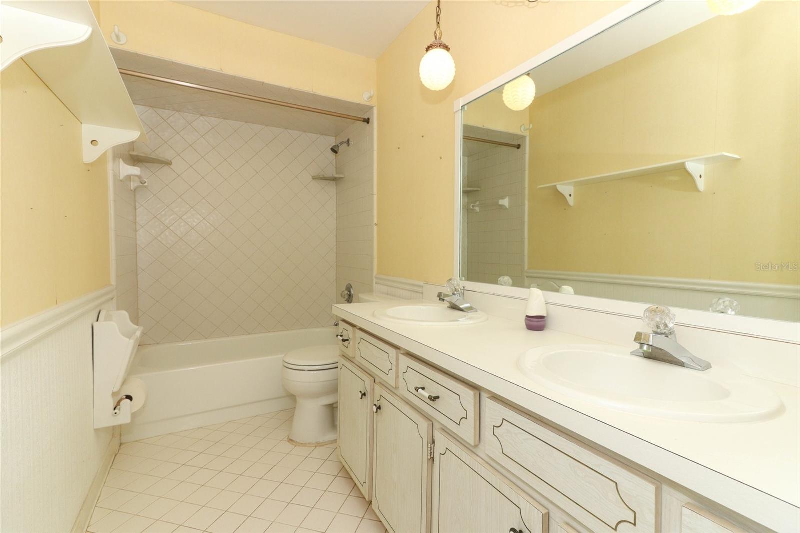 Image 32 of 76 For 4141 Fallwood Circle